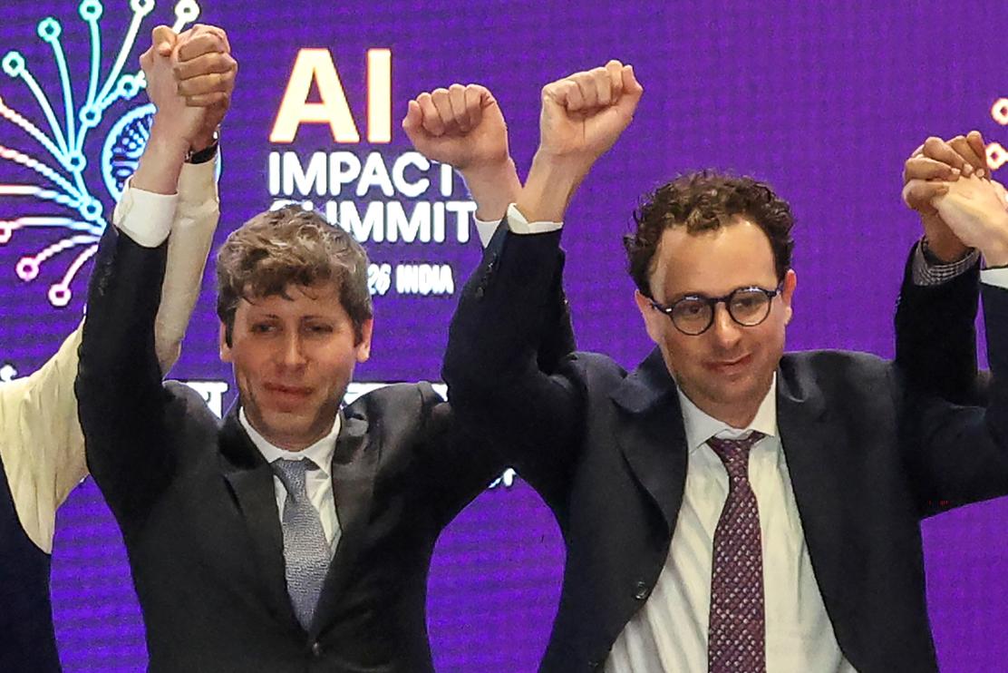 IA : OpenAI et Anthropic, deux frères ennemis en concurrence frontale pour lever des sommes vertigineuses en Bourse