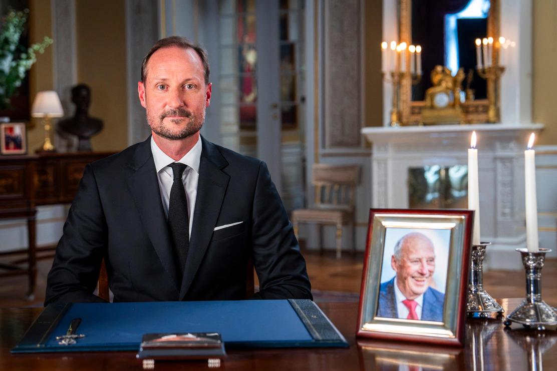 Le nouveau roi de Norvège, Haakon VIII, prononce son premier discours officiel en mémoire de son défunt père