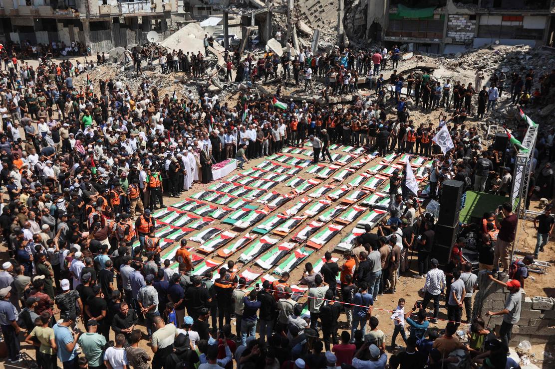 A Gaza, « les plus grandes funérailles collectives de l’histoire de la Palestine », ou la difficulté de donner une sépulture aux morts et aux disparus de la guerre