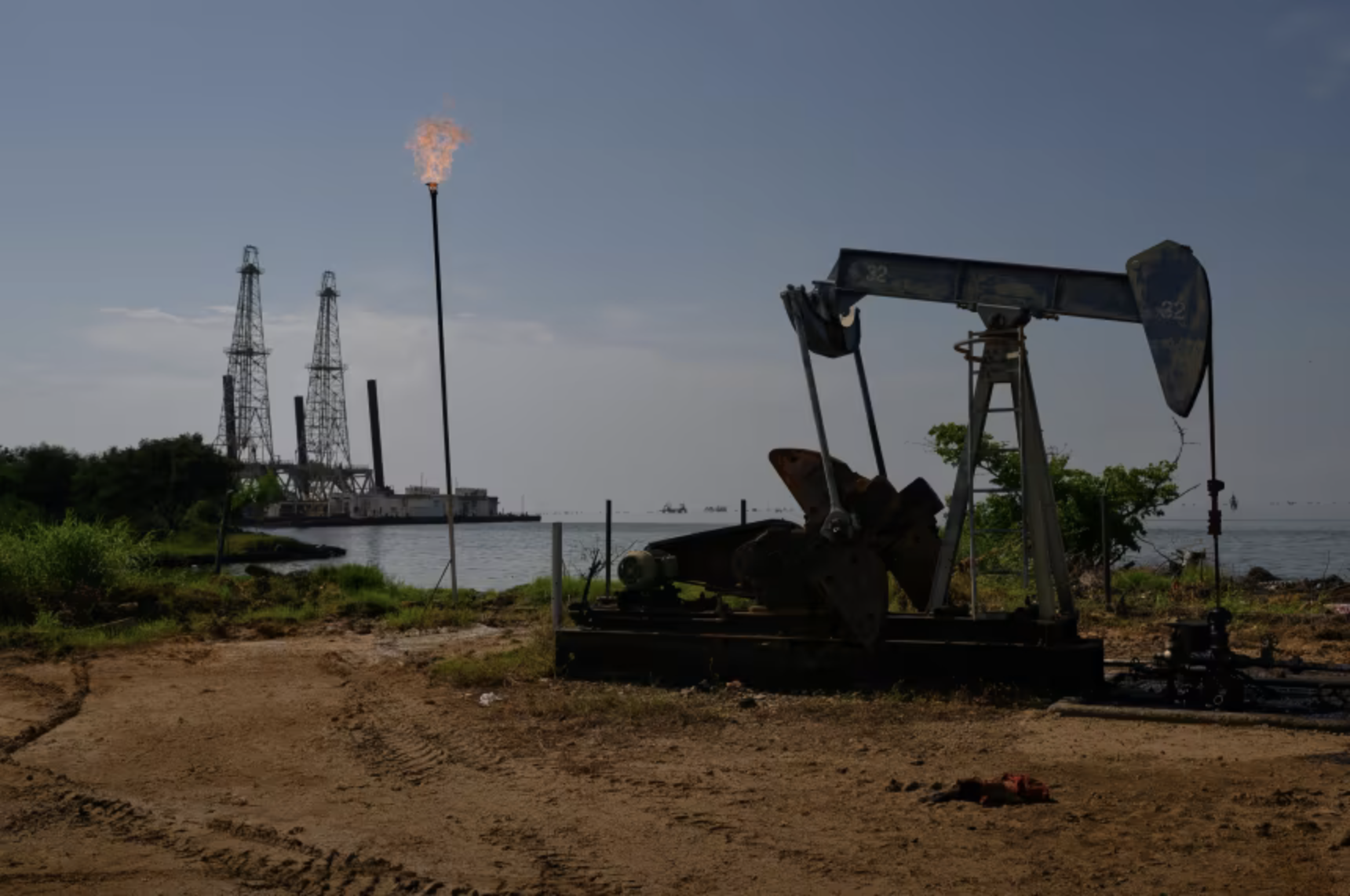 Trump says US reaches deal with Venezuela to control 65 billion barrels of country’s oil reserves