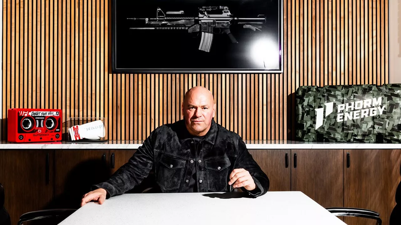 Dana White, patron de l'Ultimate Fighting Championship (UFC), dans la « War Room » de la ligue, au siège à Las Vegas. (Photo Roger Kisby/Redux -REA)