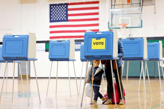 Des isoloirs lors de la primaire de l’Etat visant à désigner les candidats pour les élections de mi-mandat de novembre, à Cary (Caroline du Nord), le 3 mars 2026. JONATHAN DRAKE/REUTERS
