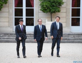 French Prime Minister Manuel Valls, left, President Hollande, center, and Italian Prime Minister Matteo Renzi meet at the Élysée Palace in Paris. The Italian government is concerned that the U.K.’s exit from the European Union could crimp domestic ec